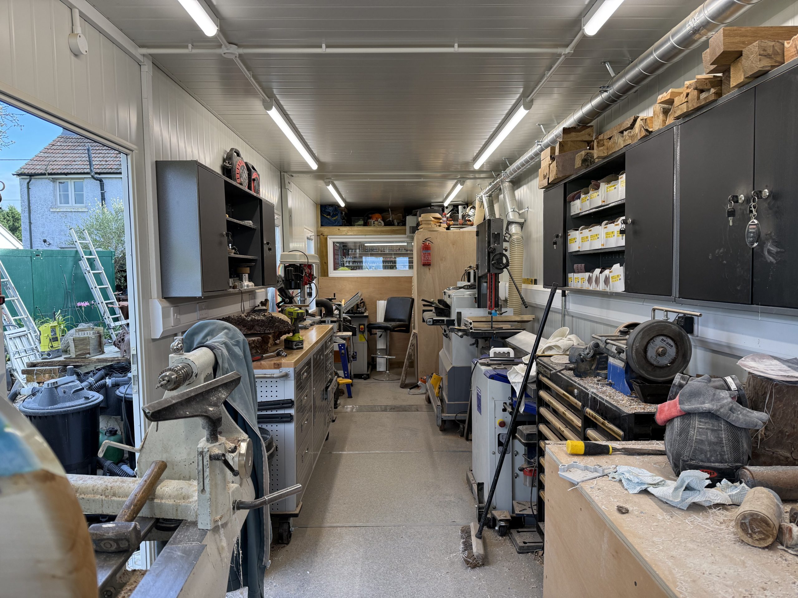 Linked XPandaOffice woodworking & resin curing workshop interior